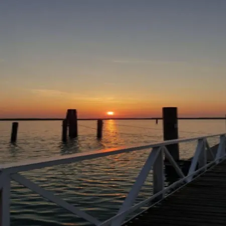 Bright And Cozy In דירה *