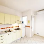 Daire Bright And Cozy In