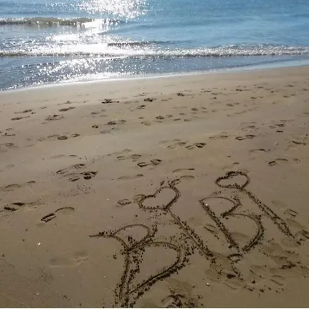 Bright And Cozy In Апартаменти