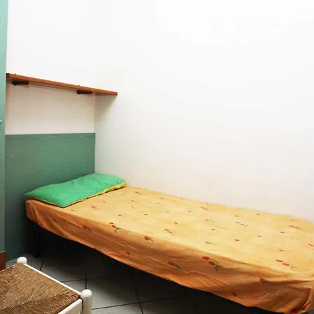 Апартаменти Bright And Cozy In