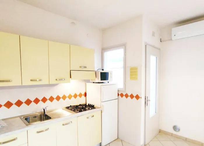 Апартаменти Bright And Cozy In